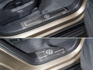 Накладки на пластиковые пороги (лист шлифованные логотип VW) 4шт код VWTOUAR18-12 для VOLKSWAGEN TOUAREG 2018-