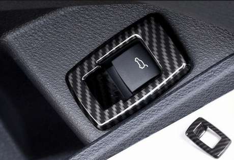 Накладка на кнопку открывания багажника в салоне Carbon Style для BMW X2 F39 2018-