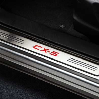 Накладки на пороги с подсветкой оригинал KD45-V1-370 для Mazda CX-5 2011-2015