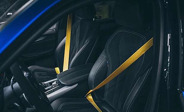 Цветные ремни безопасности в Петербурге Цветные ремни безопасности в Петербурге