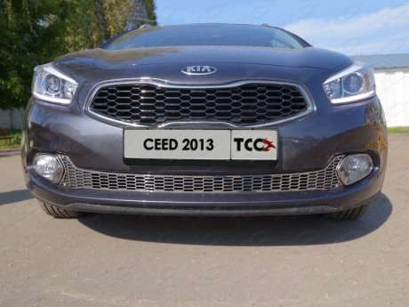 Решетка радиатора нижняя (лист зеркальный) код KIACEED13-01 для KIA CEED 2012-2015