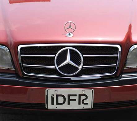 Решетка радиатора черная с хромированной окантовкой IDFR 1-MB101-03CB для Mercedes Benz W202 C-Class 1993-2000