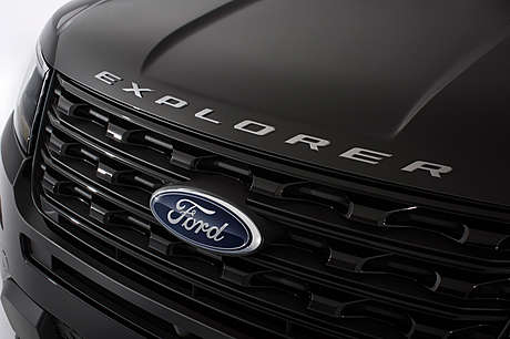 Буквы на капот цвет матовое серебро для Ford Explorer 2016-
