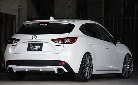 Юбка задняя Garage Vary для Mazda 3 и Mazda Axela в кузове BM 2014-2019