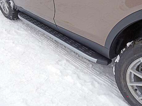 Пороги алюминиевые с пластиковой накладкой (карбон серебро) 1820 мм код LRDISSPOR15-05SL для Land Rover Discovery Sport 2015-2019