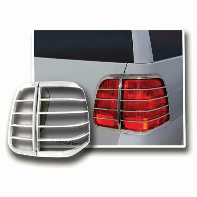 Накладки на задние фары хромированные Premium FX для Lincoln Navigator 2003-2006 