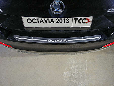Накладка на задний бампер (лист шлифованный надпись Octavia) код SKOOCT15-09 для SKODA OCTAVIA A7 2013-