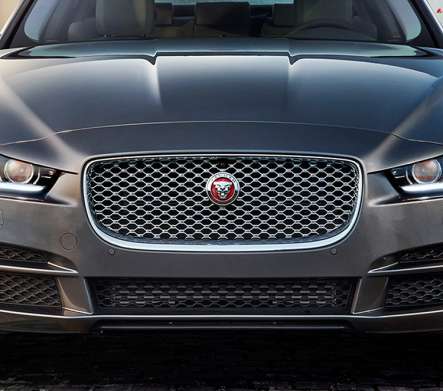 Решетка радиатора хромированная IDFR 1-JR204-09C для JAGUAR XE X760 2015-