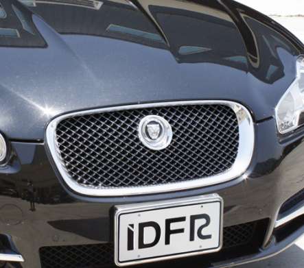 Решетка радиатора черная с хромом IDFR 1-JR813-03CB для JAGUAR XF 2008-2011