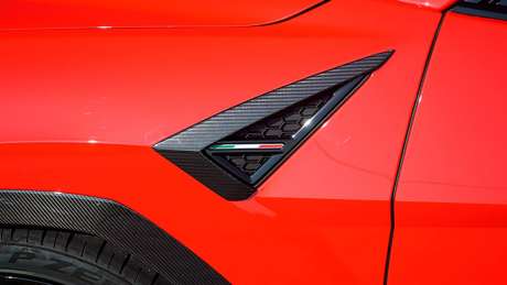 Накладки на передние крылья (карбон) Novitec Esteso для Lamborghini Urus (оригинал, Германия)