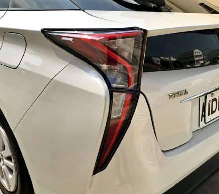 Накладки на задние фонари черные IDFR 1-TA444-02PBK для Toyota Prius 2016-